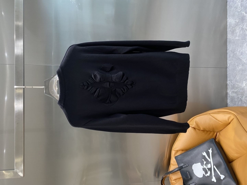 l0vis Vvtt0n sweater